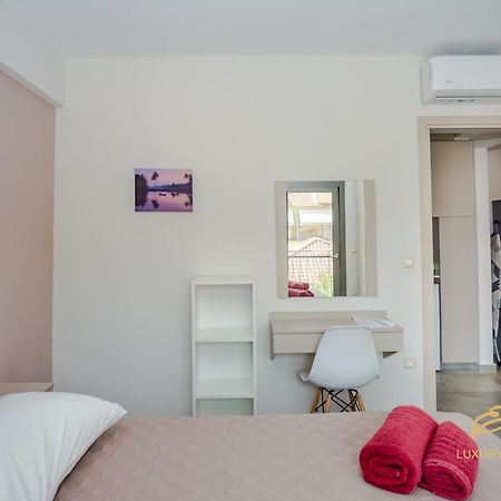 Emily'S Luxury Apartments 아르고스톨리온 외부 사진