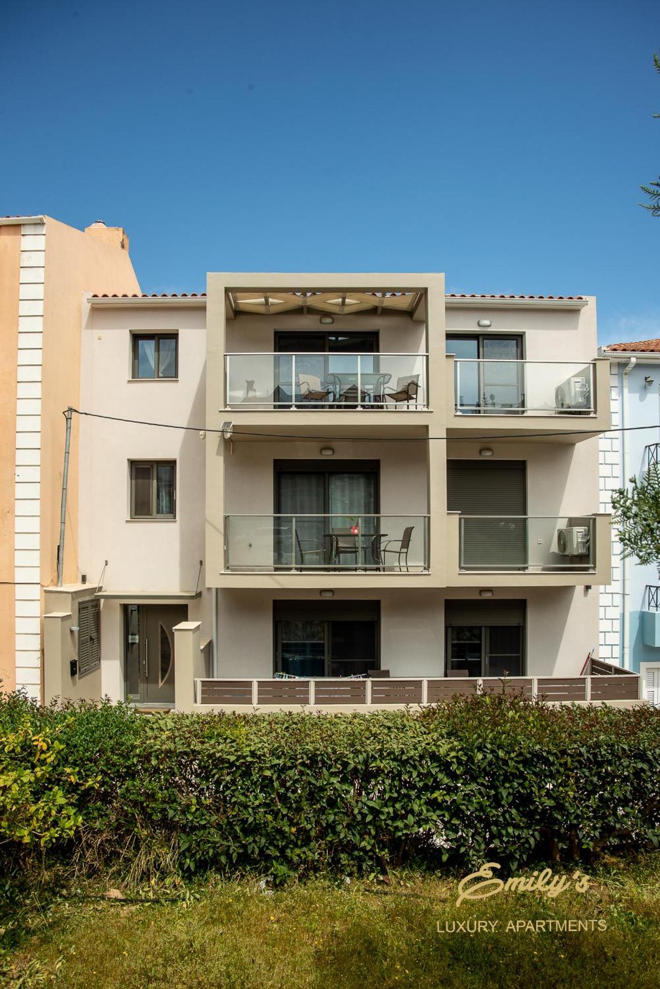 Emily'S Luxury Apartments 아르고스톨리온 외부 사진