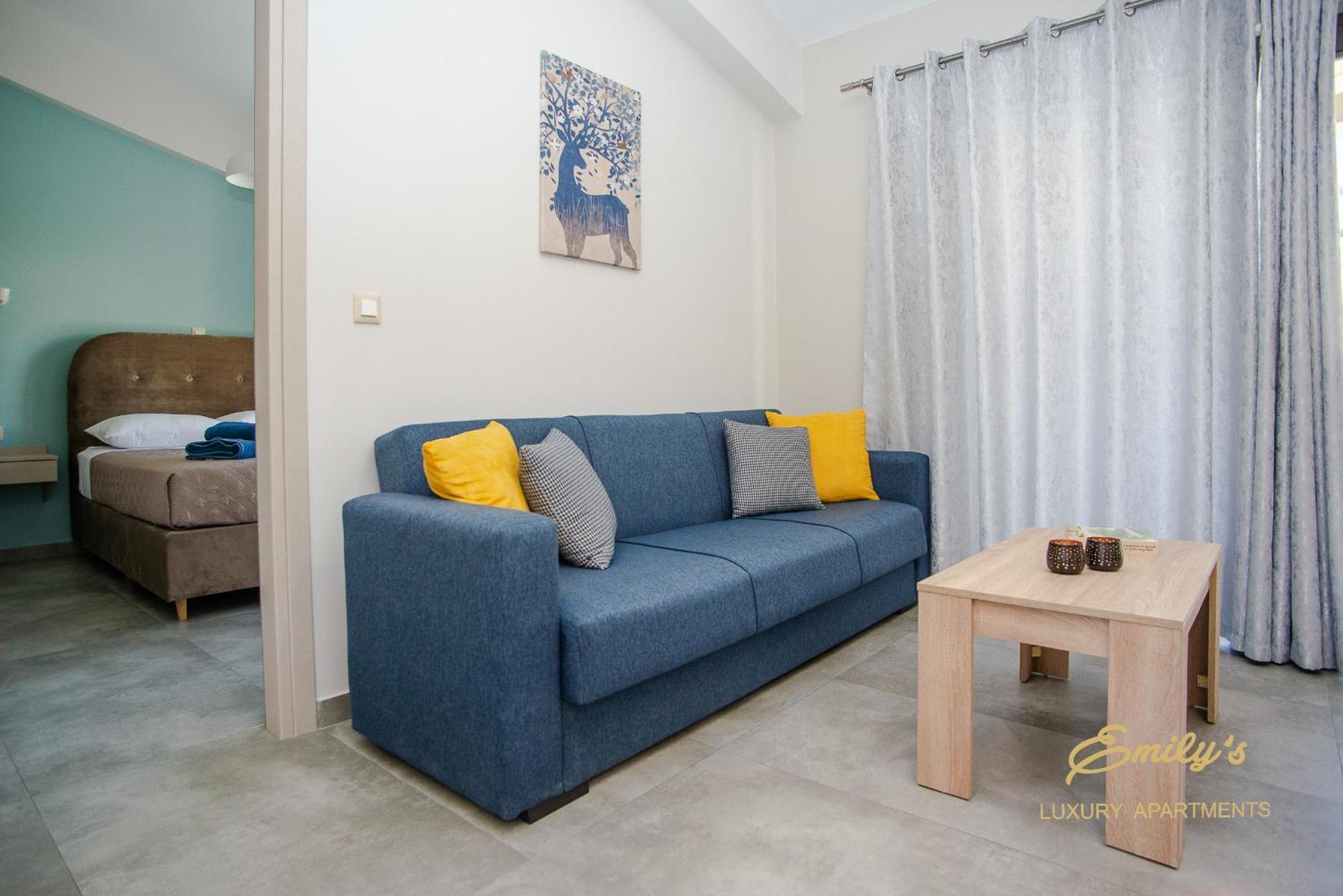 Emily'S Luxury Apartments 아르고스톨리온 외부 사진