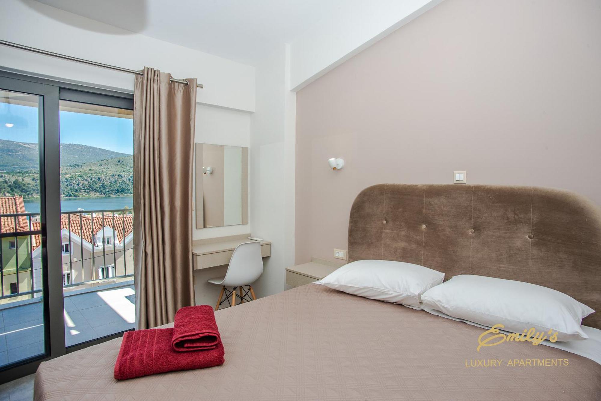 Emily'S Luxury Apartments 아르고스톨리온 외부 사진