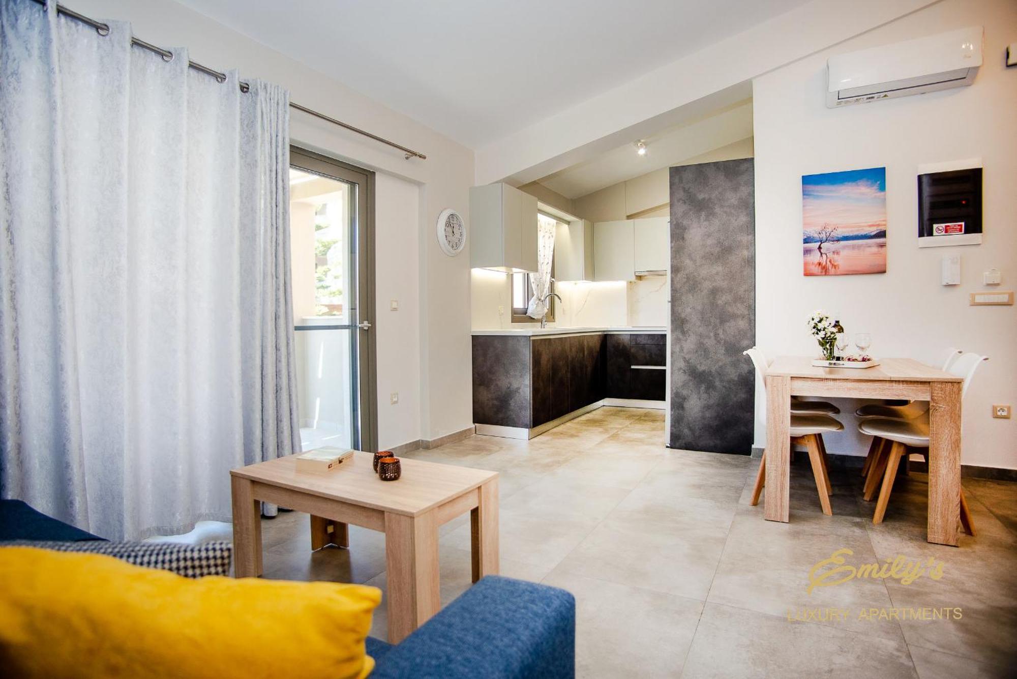Emily'S Luxury Apartments 아르고스톨리온 외부 사진