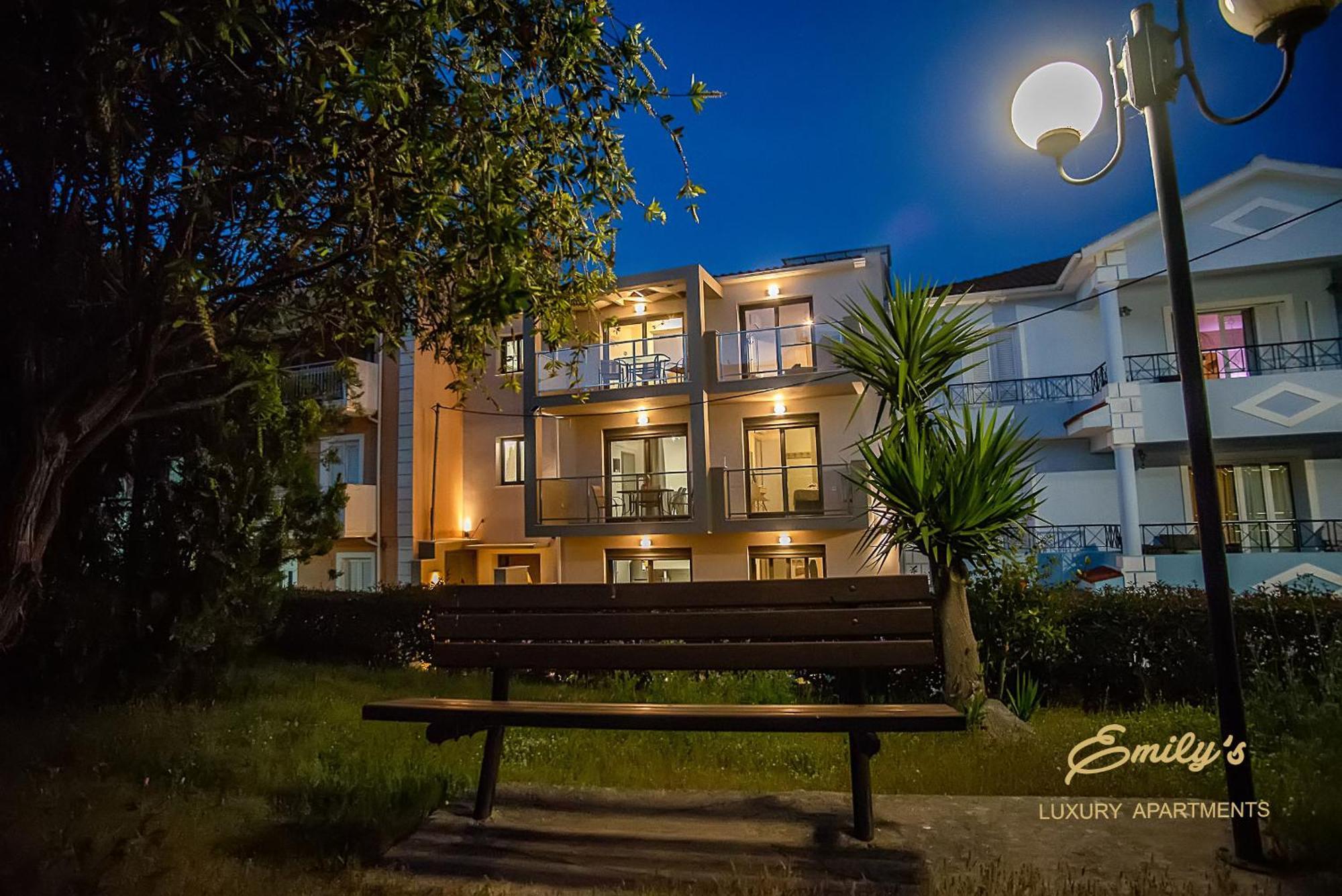 Emily'S Luxury Apartments 아르고스톨리온 외부 사진