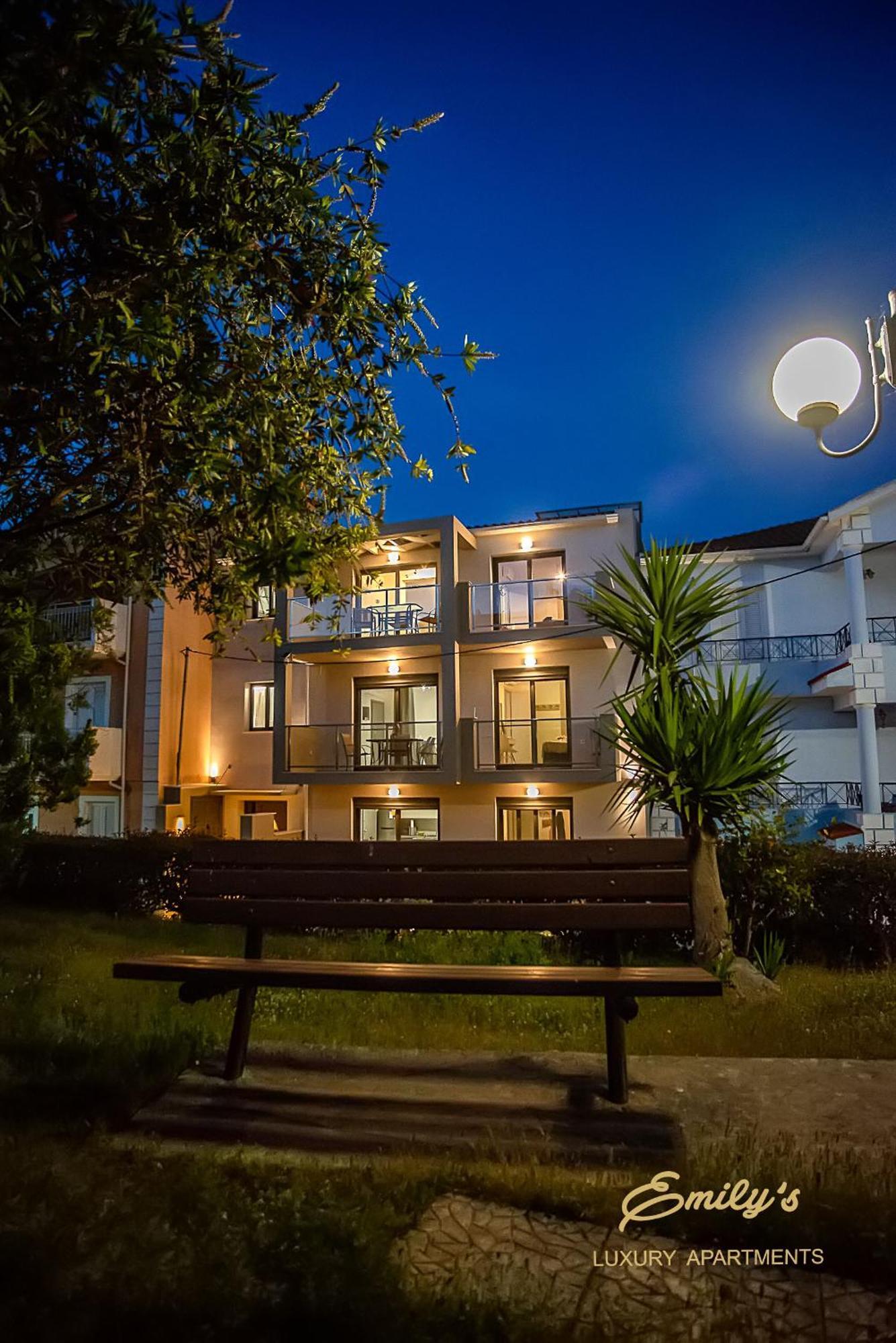 Emily'S Luxury Apartments 아르고스톨리온 외부 사진