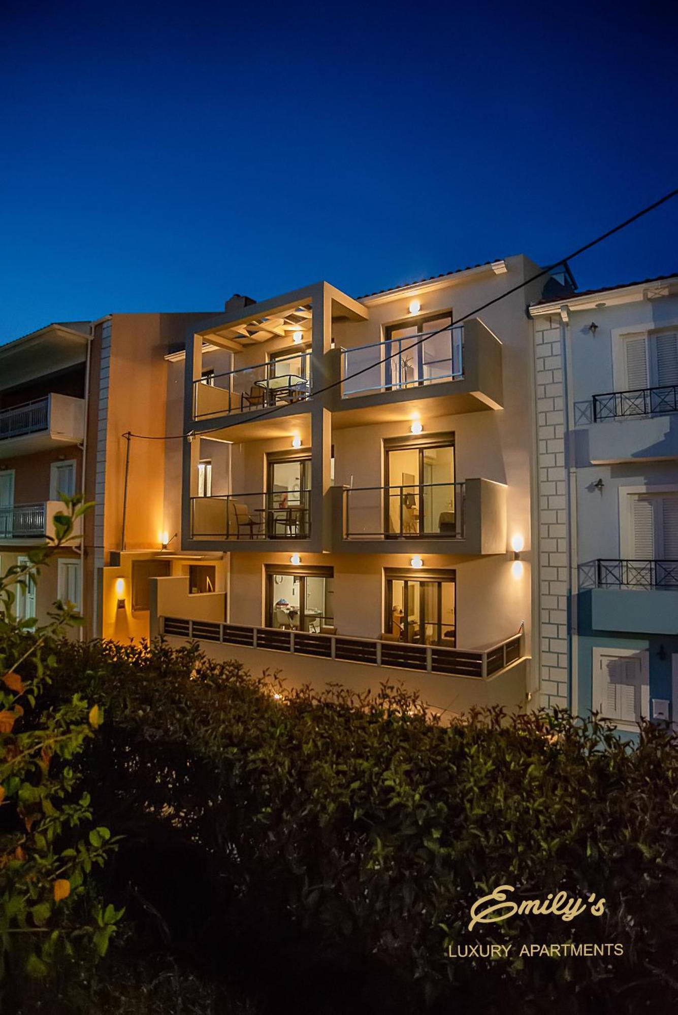 Emily'S Luxury Apartments 아르고스톨리온 외부 사진