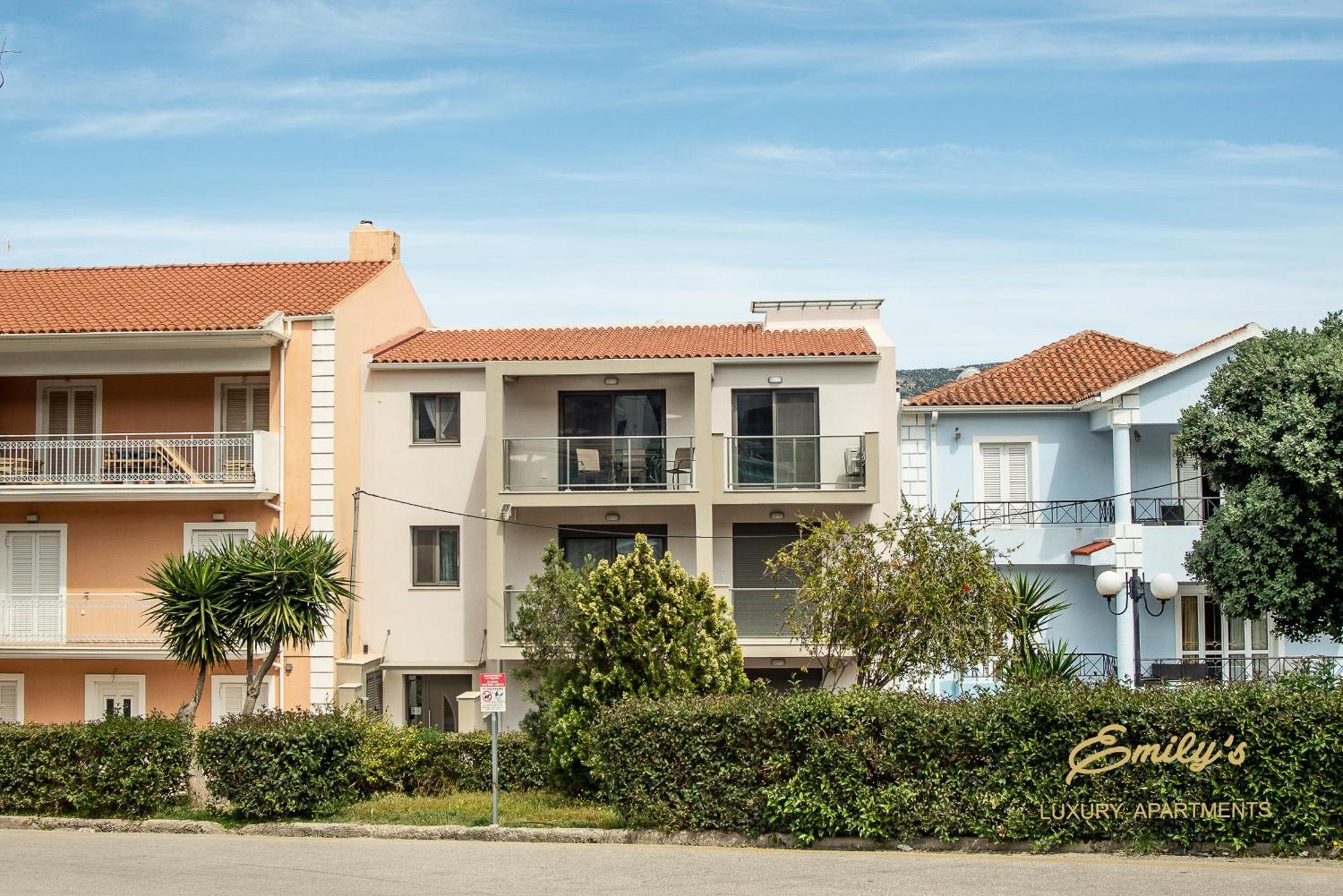 Emily'S Luxury Apartments 아르고스톨리온 외부 사진