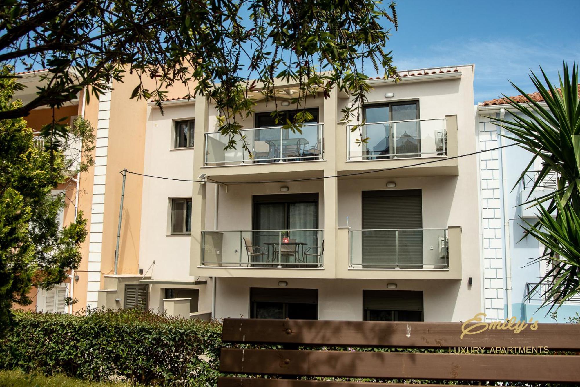 Emily'S Luxury Apartments 아르고스톨리온 외부 사진