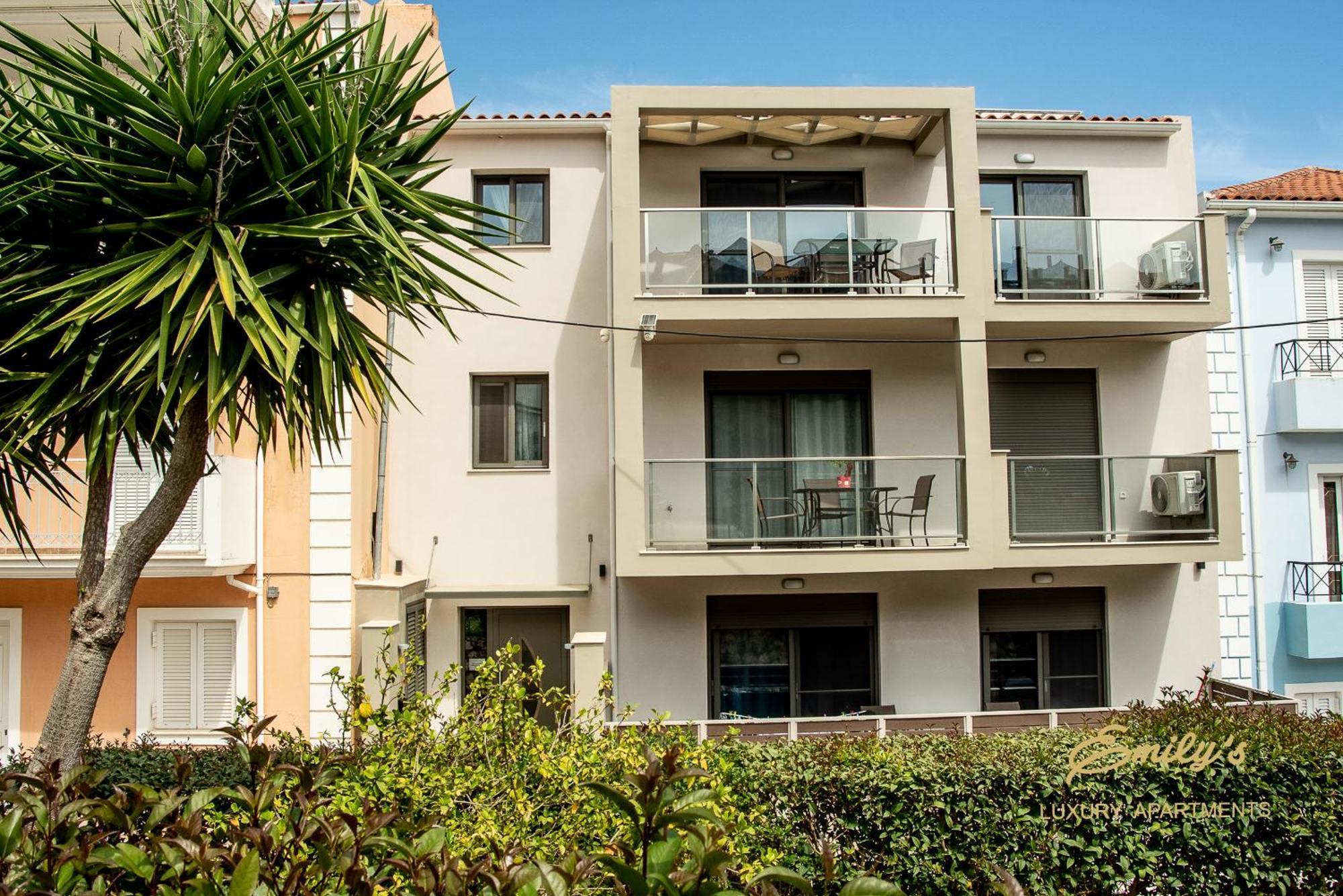 Emily'S Luxury Apartments 아르고스톨리온 외부 사진