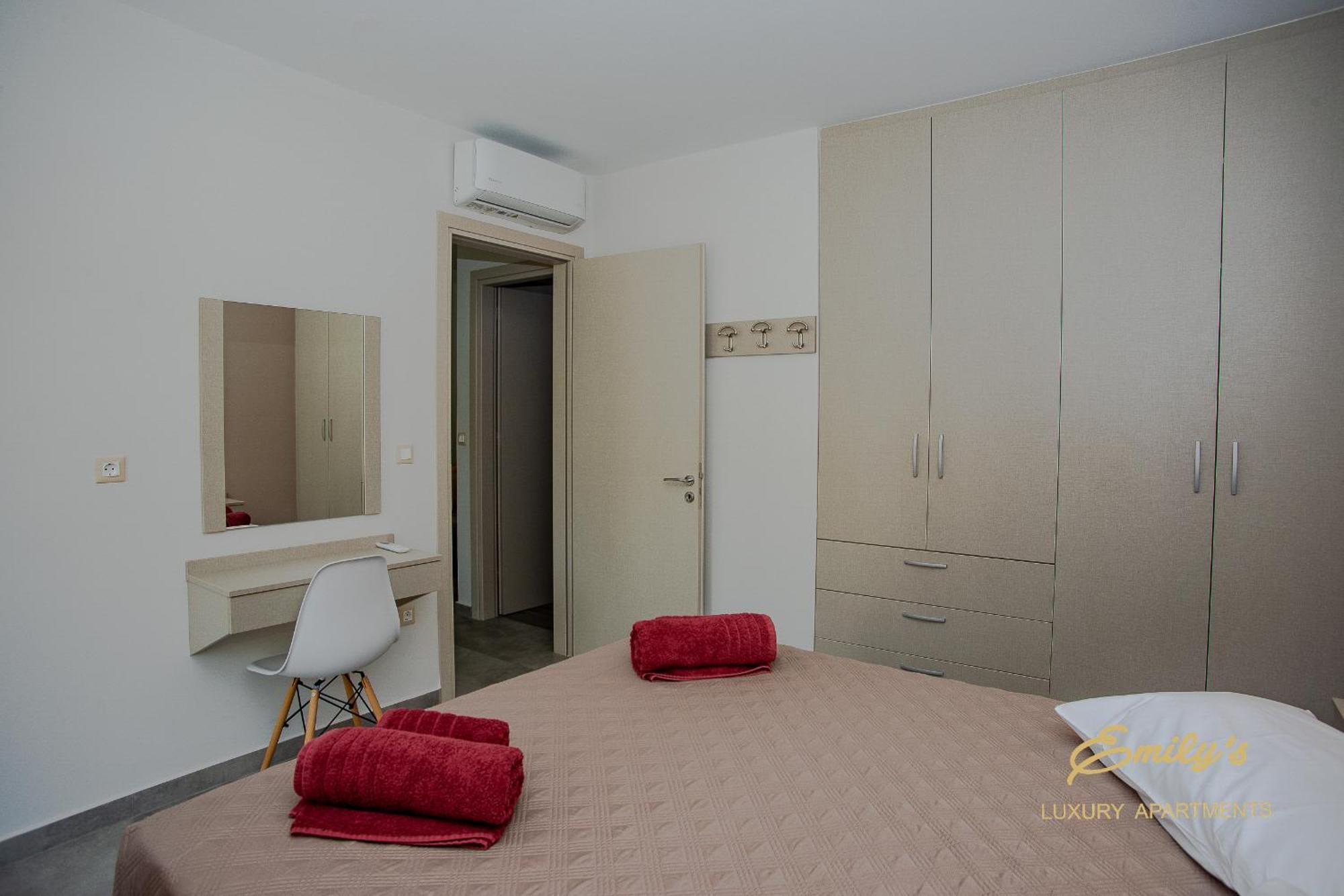 Emily'S Luxury Apartments 아르고스톨리온 외부 사진