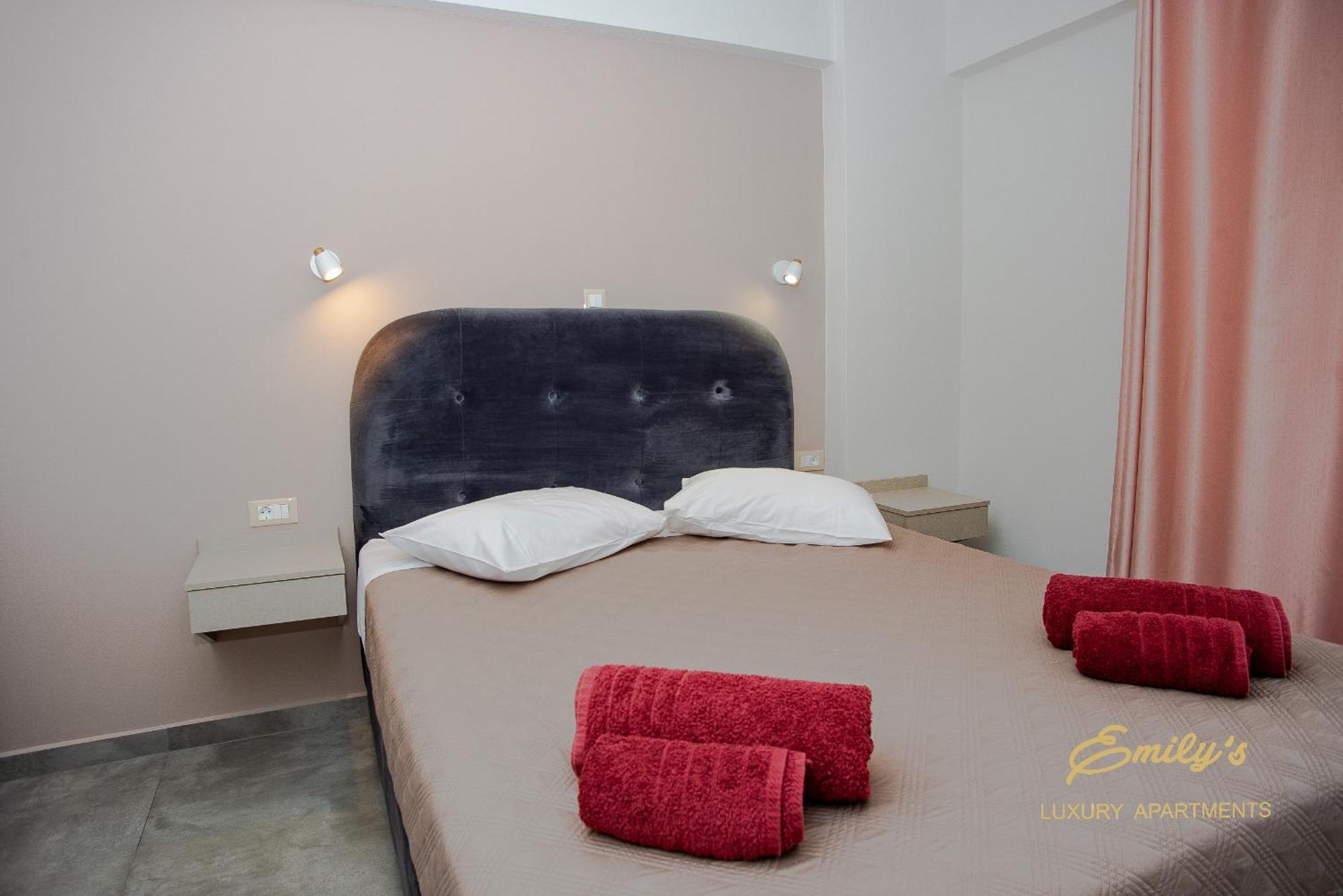 Emily'S Luxury Apartments 아르고스톨리온 외부 사진