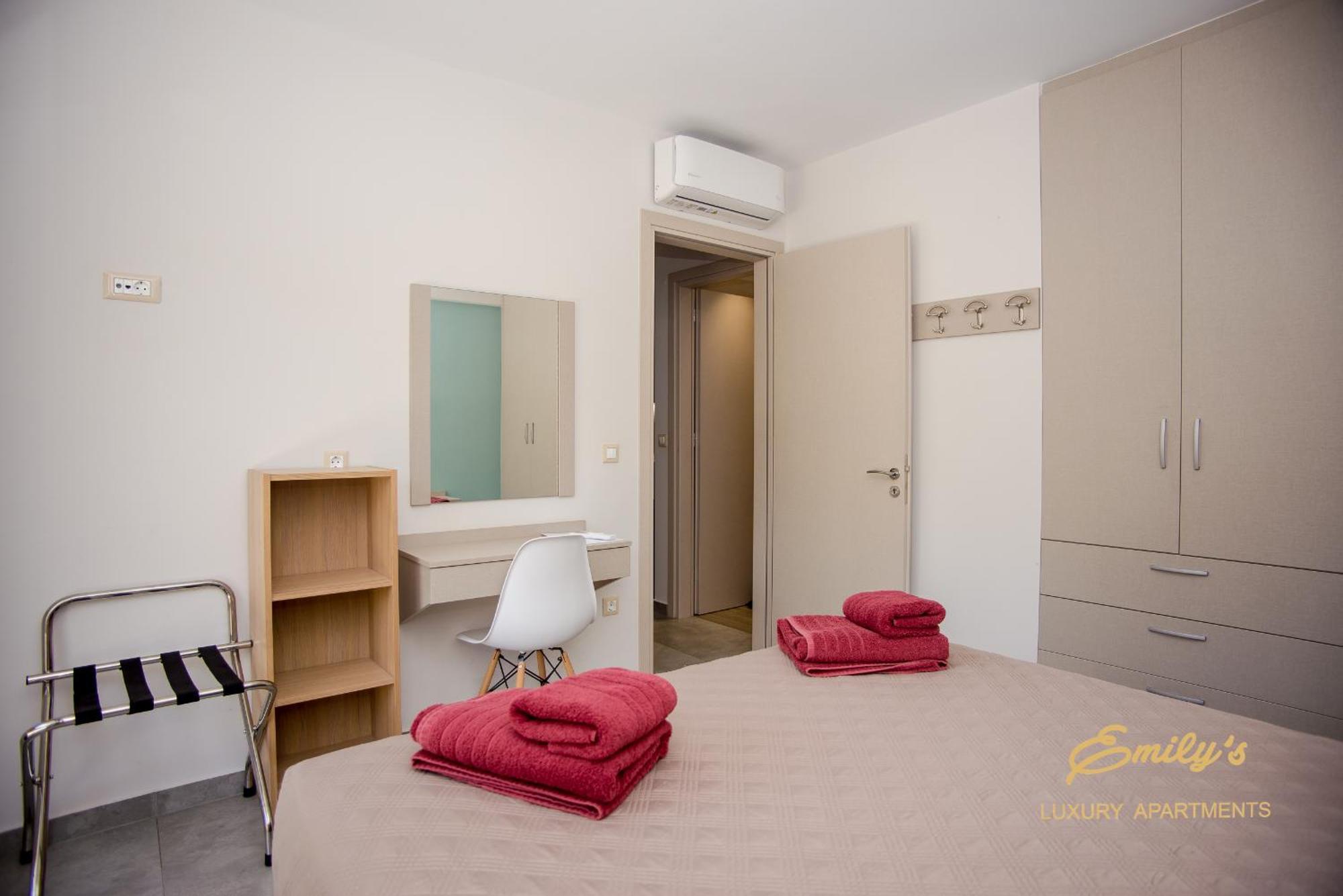 Emily'S Luxury Apartments 아르고스톨리온 외부 사진