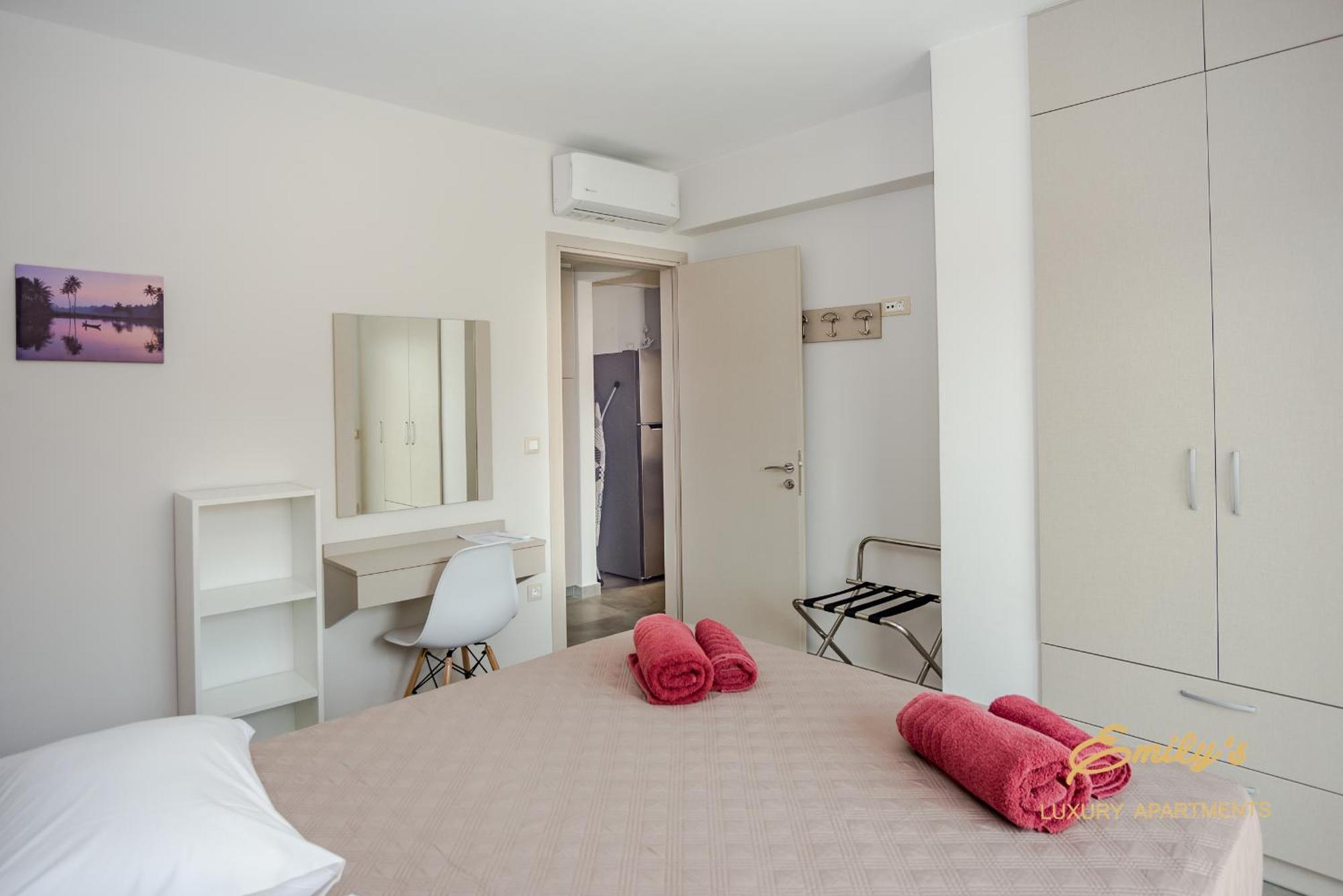 Emily'S Luxury Apartments 아르고스톨리온 외부 사진