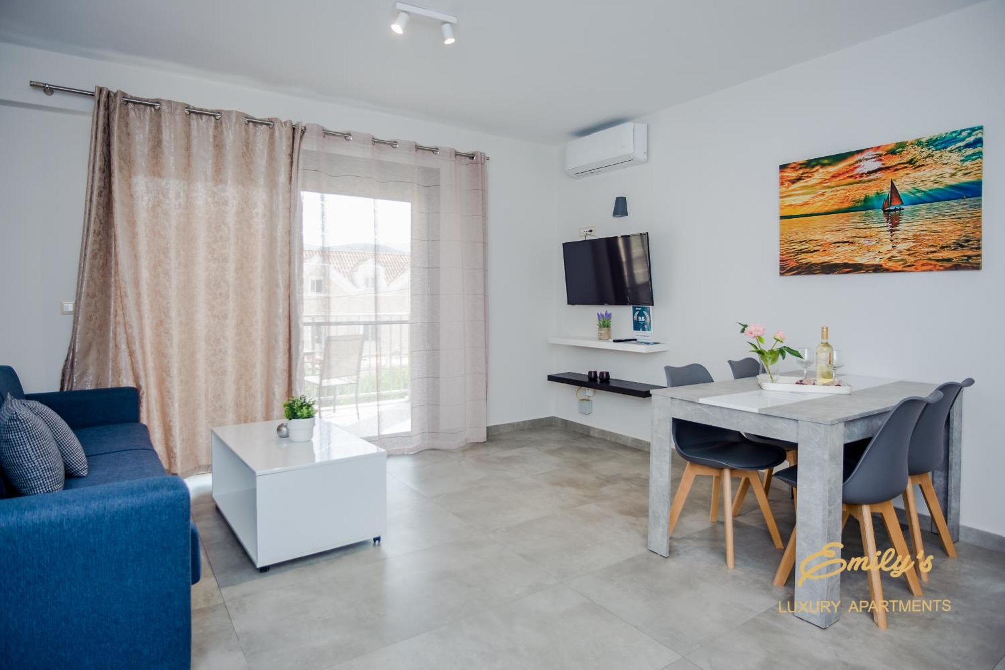 Emily'S Luxury Apartments 아르고스톨리온 외부 사진