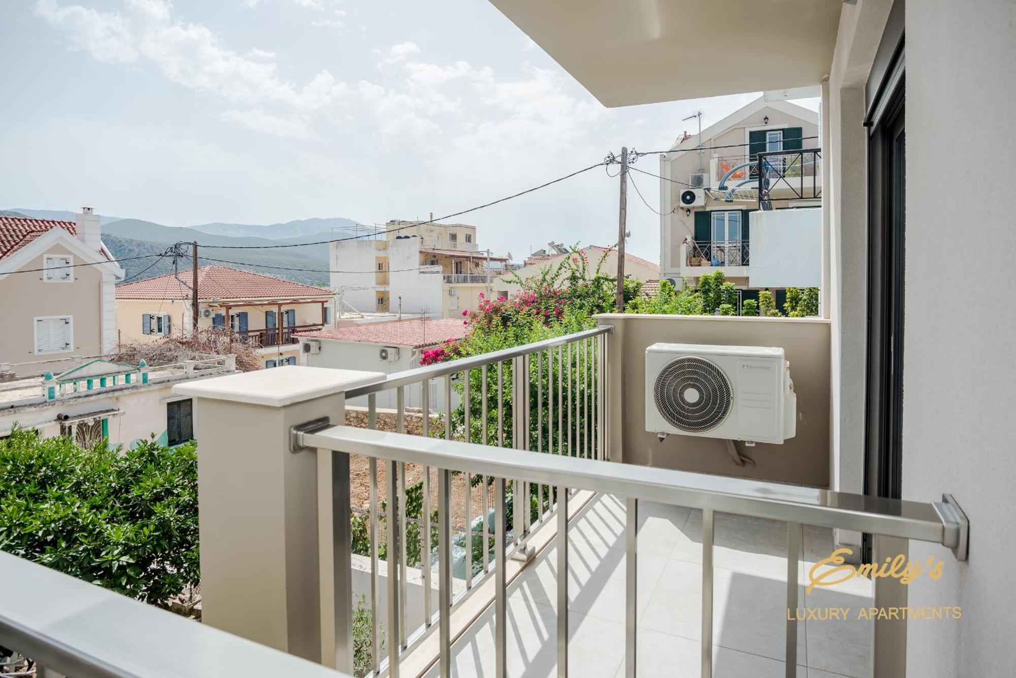 Emily'S Luxury Apartments 아르고스톨리온 외부 사진